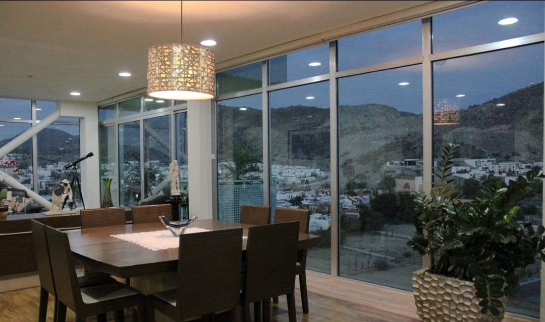 21b79595-e3fe-4a3f-8b0c-d8e57f60b2a0